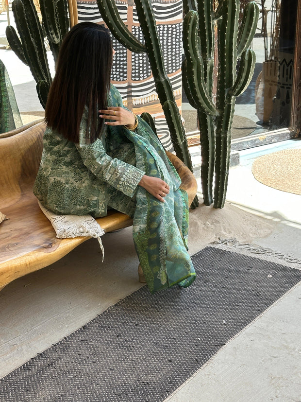 🌺 Elegant Embroidered Women Ethnic Wear 👗