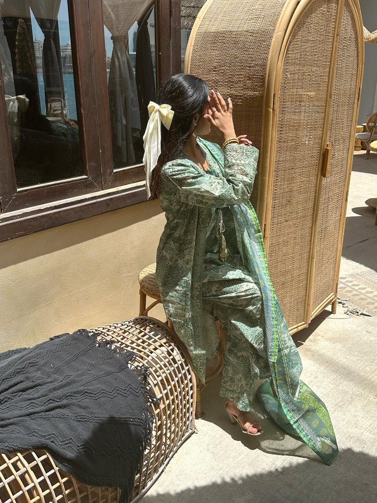 🌺 Elegant Embroidered Women Ethnic Wear 👗